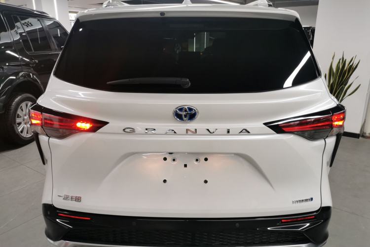Used Toyota Granvia 2023 2.5L Hybrid Prestige PLUS Edition