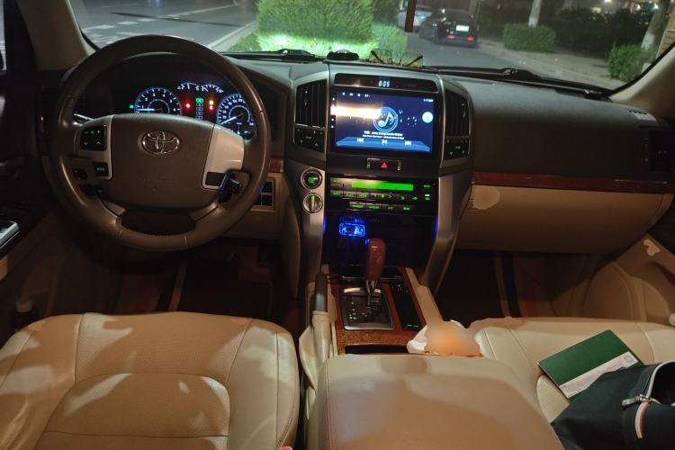 Used Toyota Land Cruiser 2012 4.0L Automatic VX
