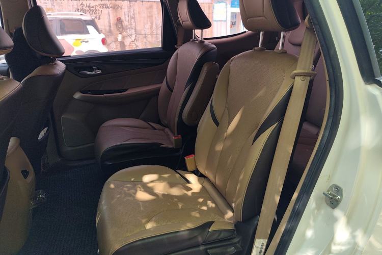 Used Baojun 730 2017 1.8L iAMT Prestige Version 7 Seats