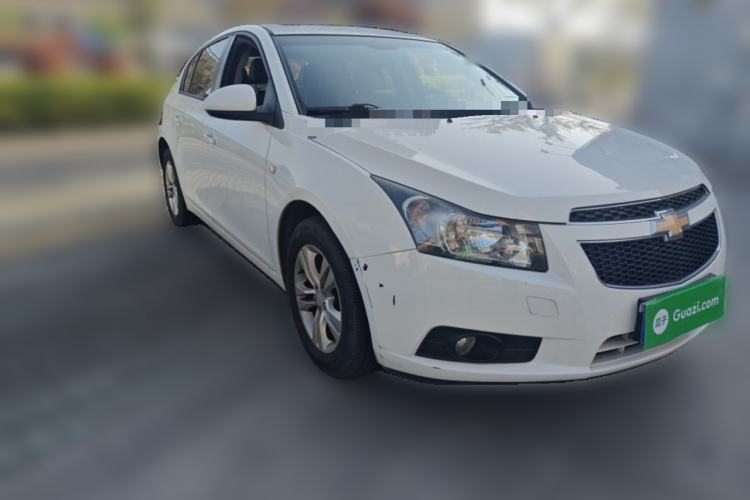 Used Chevrolet Cruze 2015 Hatchback 1.6L Automatic Comfort Edition Front Right 45 Deg