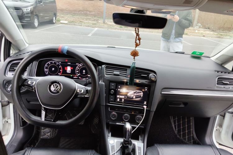 Used Volkswagen Golf 2019 280TSI DSG Luxury Version China VI Standard Center Console