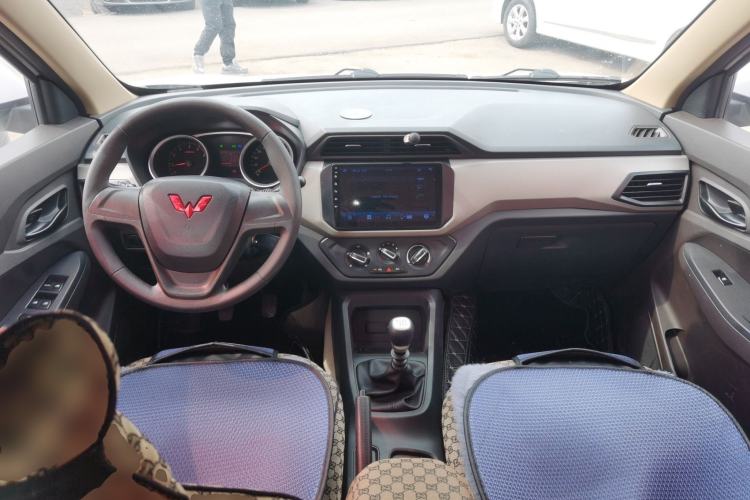 Used Wuling Hongguang 2021 1.5L S Standard Version LAR Center Console