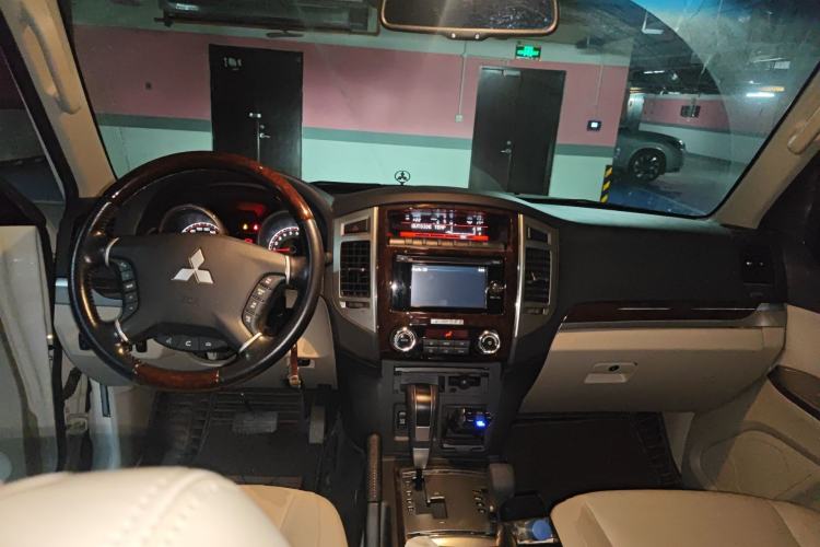 Used Mitsubishi Pajero 2018 V97 3.8L 5-Door GLS Sunroof Dual Differential – Middle East
