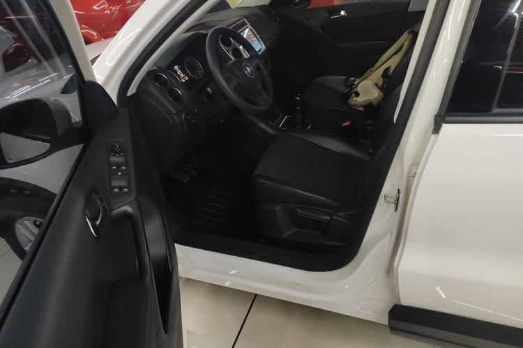 Used Volkswagen Tiguan 2015 1.8TSI Manual Two-Wheel Drive Fashion Edition Left Front Seat
