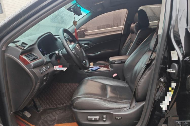 Used Toyota Crown 2011 2.5L Royal Special Edition with Leather and Sunroof