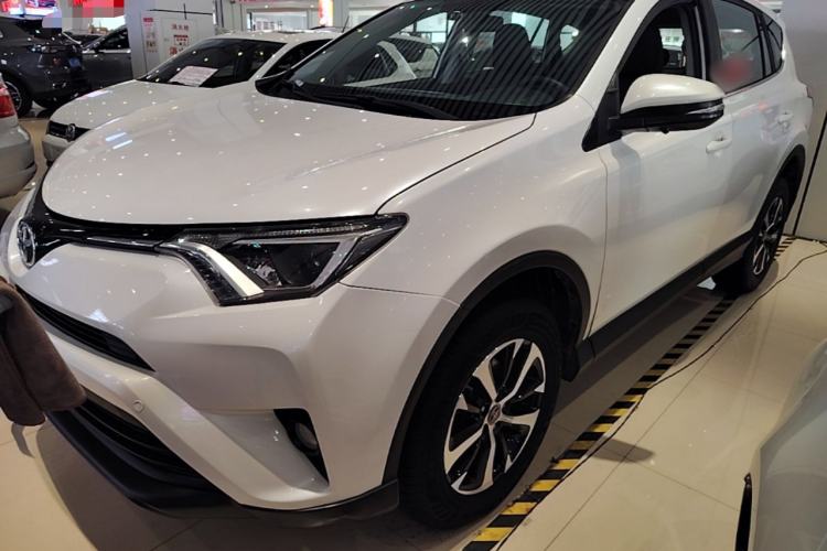 Used Toyota RAV4 2019 2.0L CVT Two-Wheel Drive Pioneer Edition China VI Standard