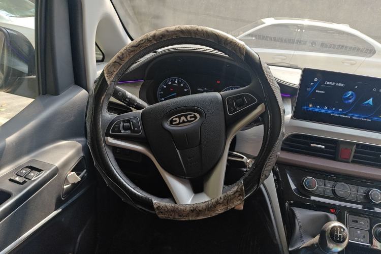 Used JAC Refine M3 2022 PLUS 1.5T 7-Seater Standard Model