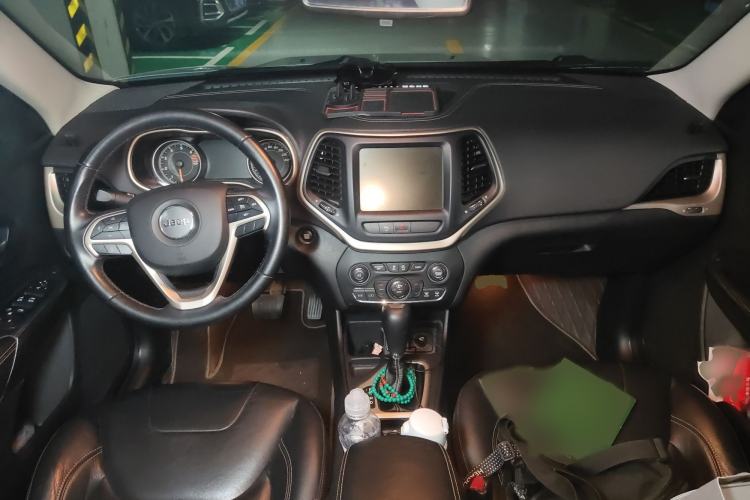 Used Jeep Cherokee 2017 2.4L Leading Smart Edition Interior 2