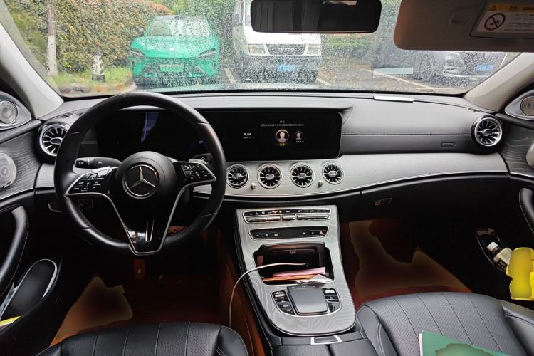 Used Mercedes-Benz E-Class 2023 Updated E 300 L Fashion Edition Center Console