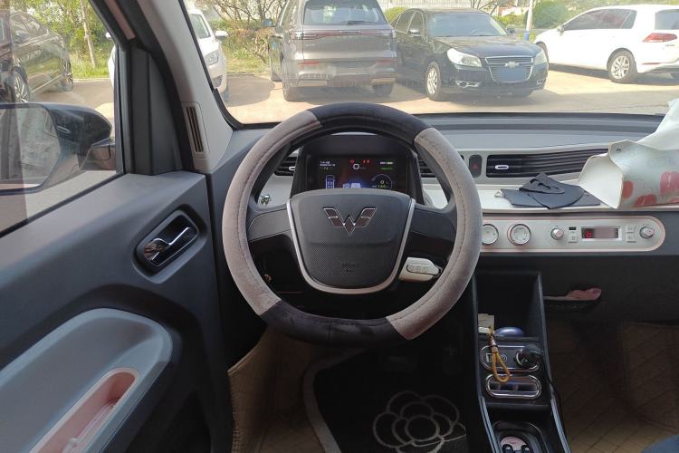 Used Wuling Hongguang MINIEV 2022 Macaron Premium Model – Lithium Iron Phosphate Steering Wheel