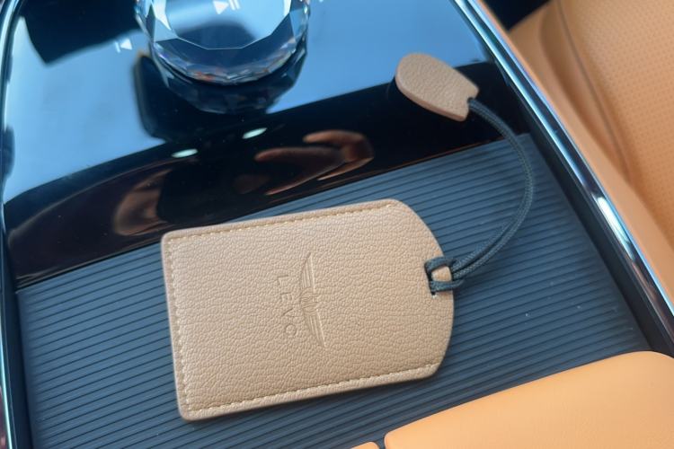 Used Geely Galaxy LEVC L380 2024 140-Degree 6-Seater All-Wheel-Drive Ultra