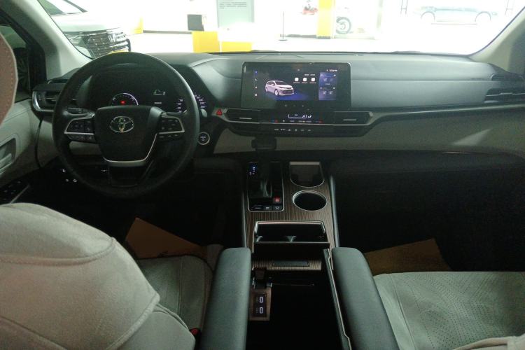 Used Toyota Sienna 2026 Model 2.5L Dual-Engine Two-Wheel-Drive Comfort Edition