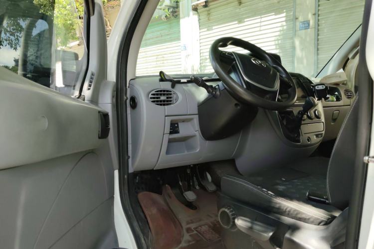 Used SAIC MAXUS Xintu V80 2023 2.0T Manual Classic Aoyuntong Power Version Short Wheelbase Ultra-Low Roof 5/6-Seater
