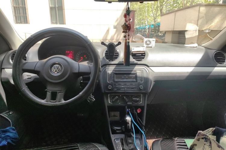 Used Volkswagen Jetta 2015 1.6L Automatic Comfort Model Center Console