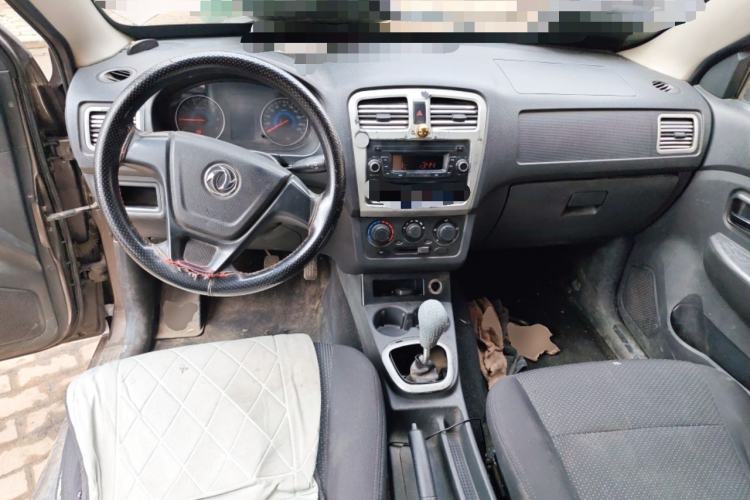 Used Dongfeng Fengon 330 2016 1.2L Manual Base Version DK12-07 Center Console