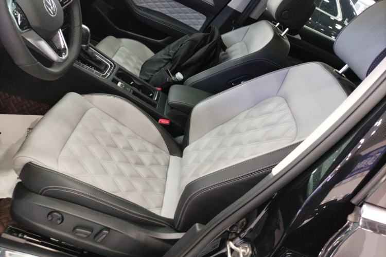 Used Volkswagen Magotan 2023 2 Million Units Limited Edition 330TSI DSG Leading Version Left Front Seat