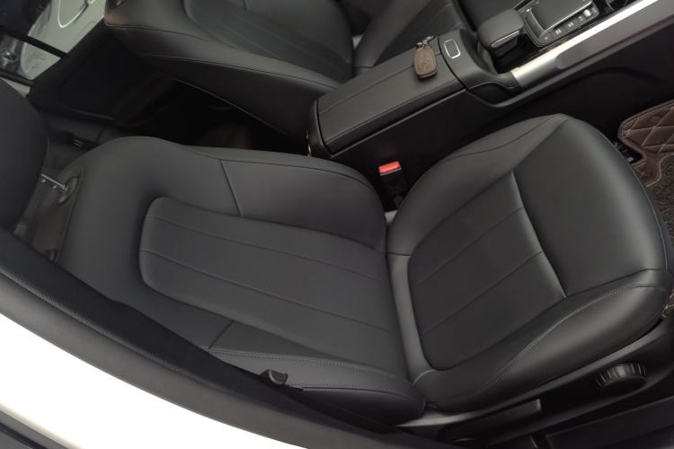 Used Mercedes-Benz GLB 2022 Second Facelift GLB 200 Dynamic Edition Right Front Seat