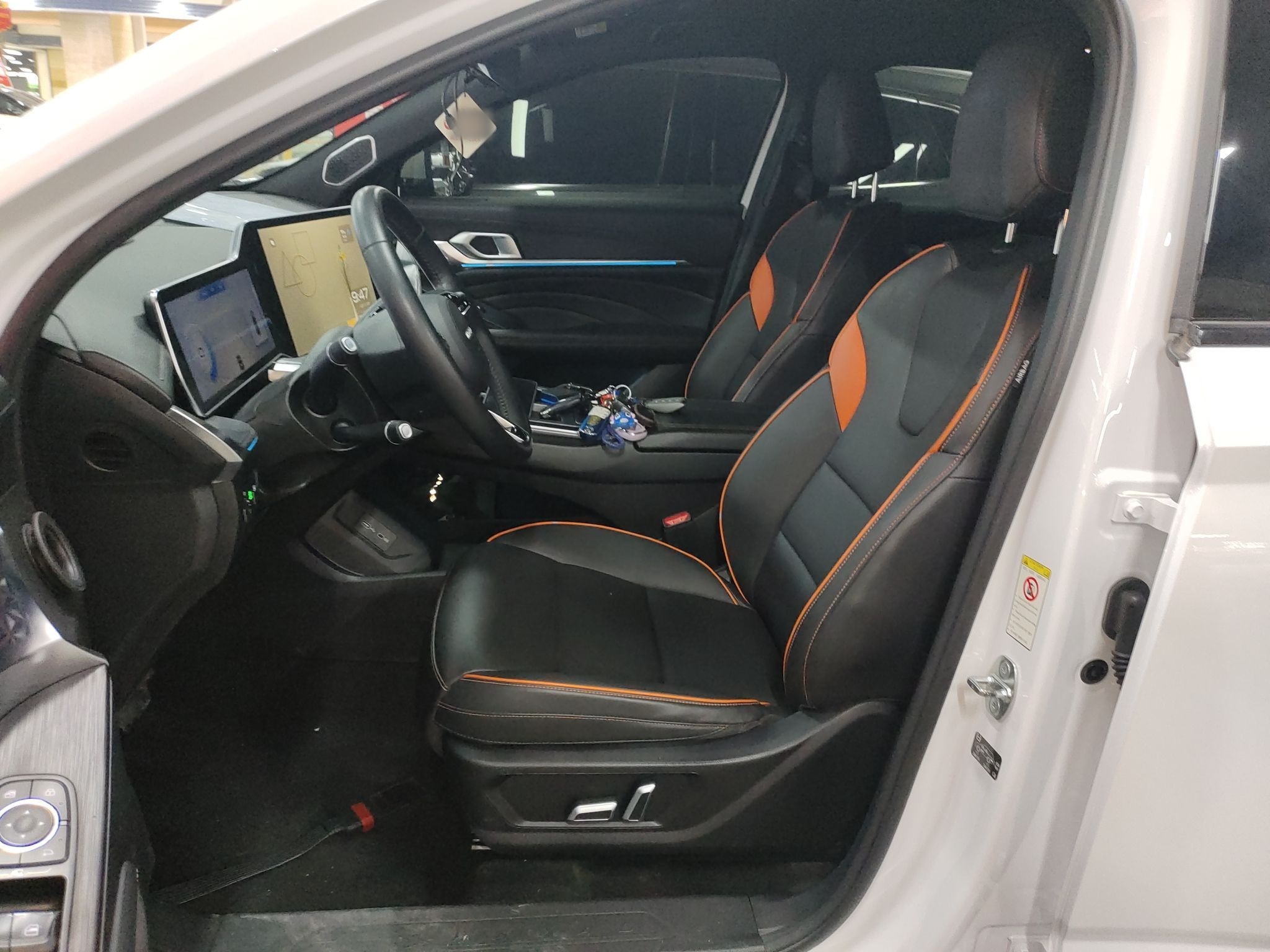 المقاعد الأمامية داخل السيارة