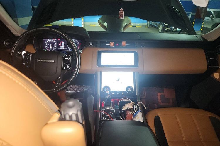 Used Land Rover Range Sport 2021 3.0 L6 HST Center Console