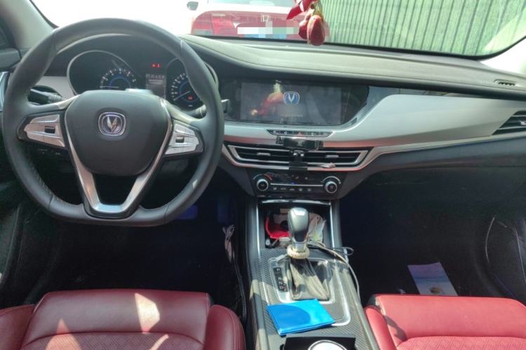 Used CHANGAN Eado 2018 High-Energy Edition 1.6L GDI Automatic Pioneer Model China V Standard Center Console