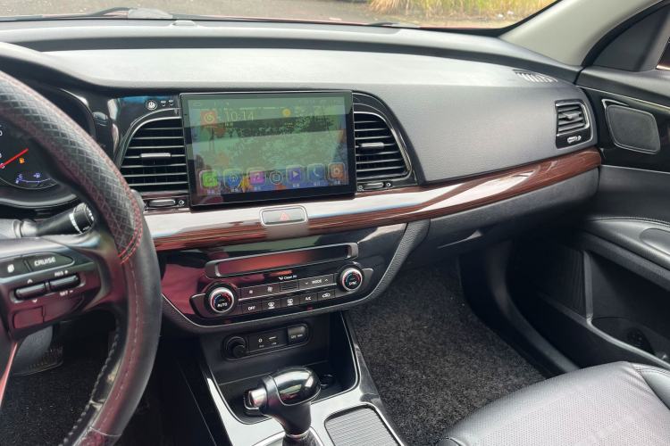 Used Kia K4 2014 1.8L Automatic DLX Interior 6