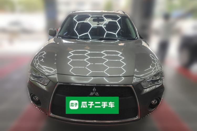 Used Mitsubishi Outlander 2011 Kicks 2.4 Fashion Edition
