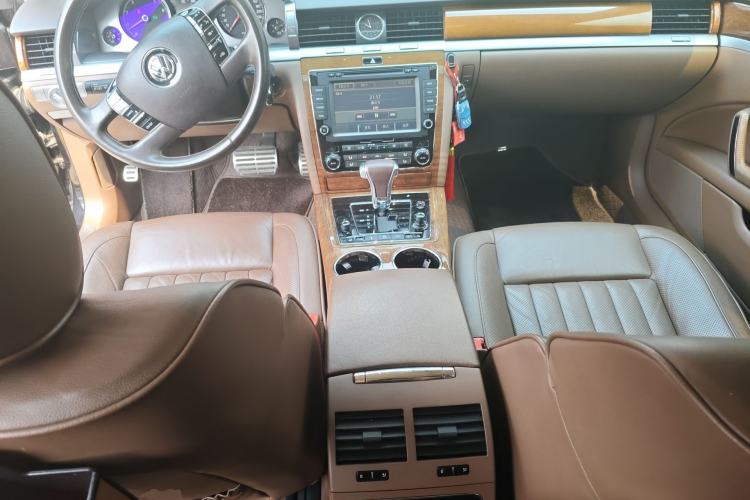 Used Volkswagen Phaeton 2014 3.0L Business Model Center Console