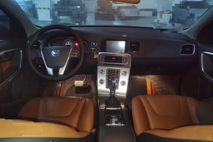 Used Volvo S60 2015 S60L 2.0T Zhiyuan Edition
