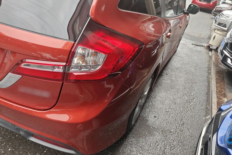 Used Honda Jade 2013 1.8L automatic Comfort version 5 seats Exterior 3