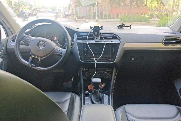 Used Volkswagen Tiguan L 2020 330TSI Automatic Two-Wheel Drive Smart Luxury Edition China VI Standard Center Console