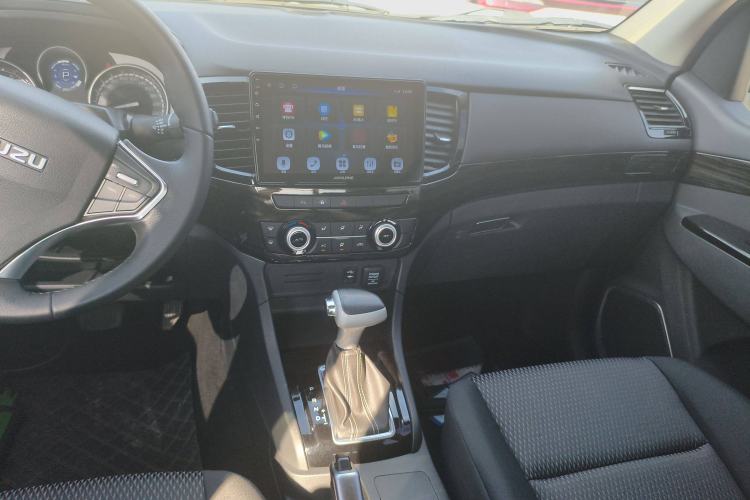 Used Isuzu D-MAX 2020 1.9T Two-Wheel Drive Automatic Comfort Edition China VI Standard RZ4E Hi-Power