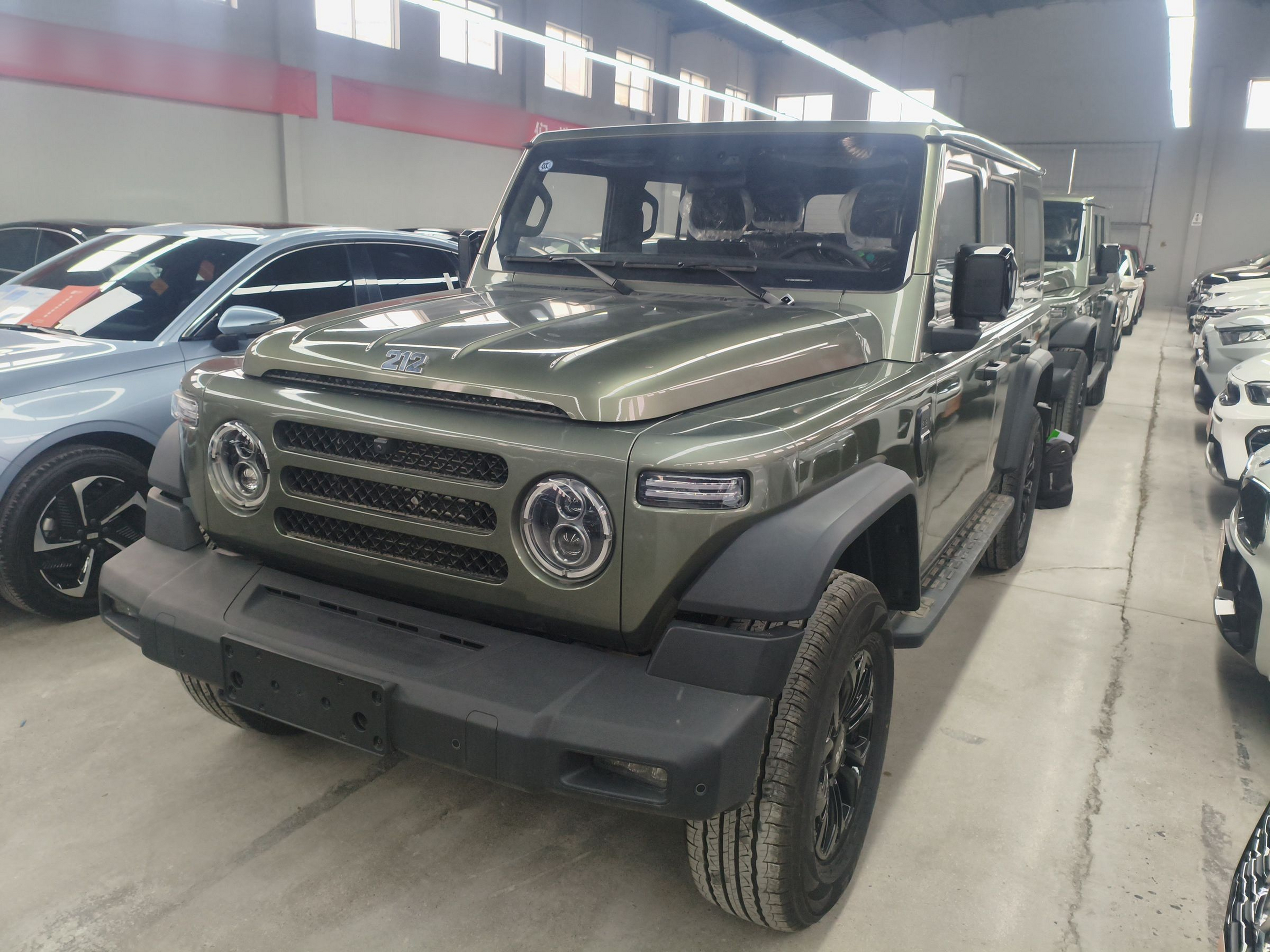 تحت مقدمة السيارة