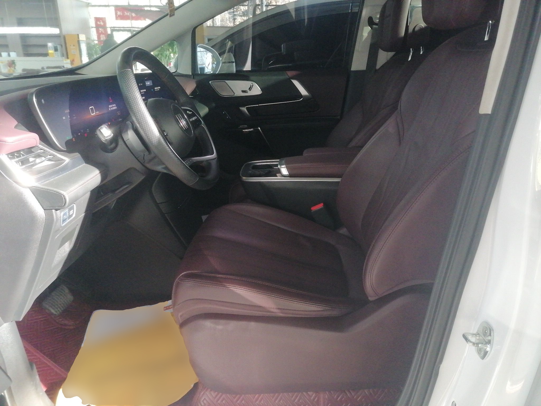 Переднее сиденье в автомобиле