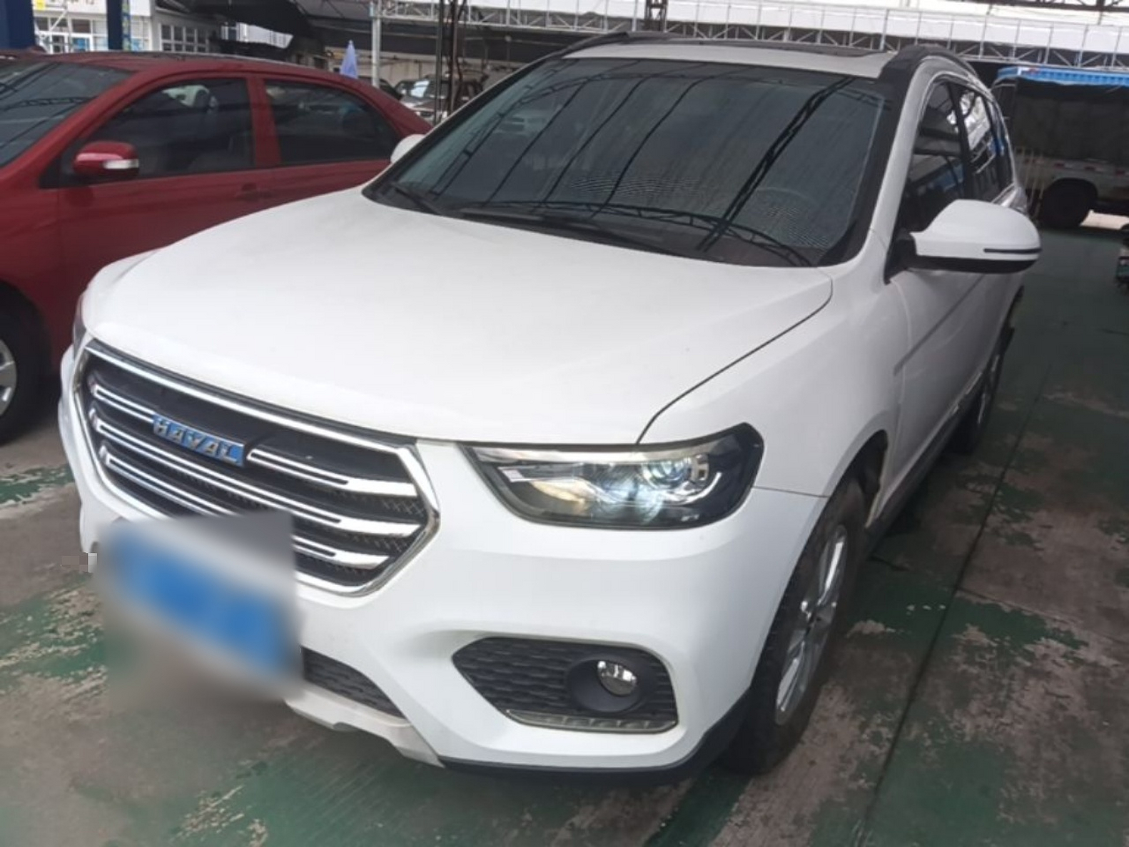 Под передней частью автомобиля