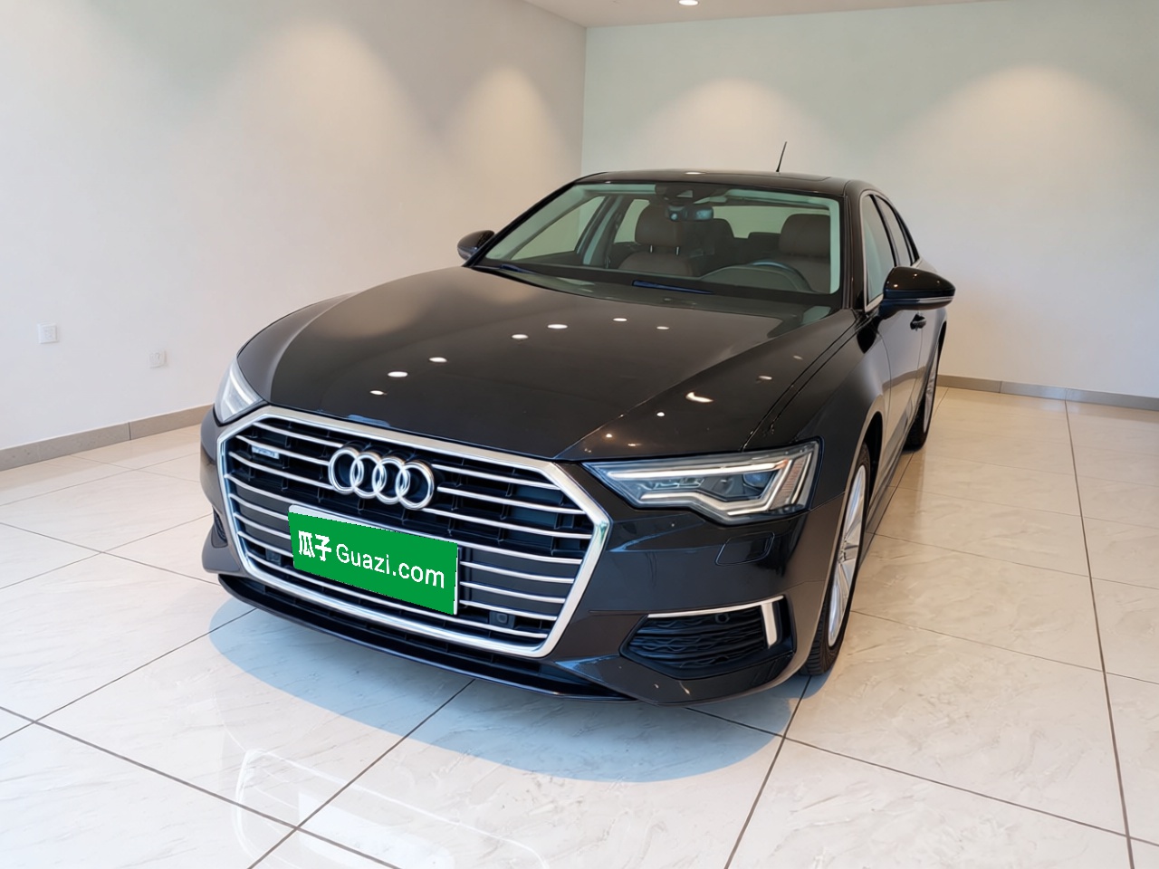 Unter der Vorderseite des Autos