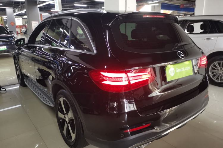 Used Mercedes-Benz GLC 2018 Facelift GLC 260 4MATIC Luxury Edition Exterior 2