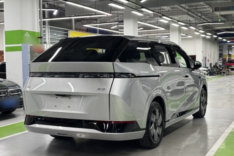 Used XPeng X9 2024 702 Ultra-Long Range Pro Exterior 4