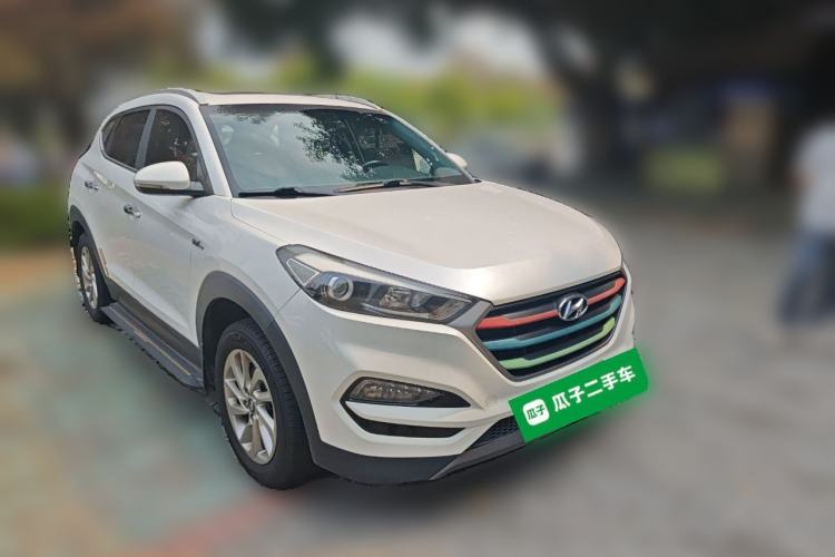 Used Hyundai Tucson 2015 1.6T Dual-Clutch Two-Wheel-Drive Smart Model Front Right 45 Deg