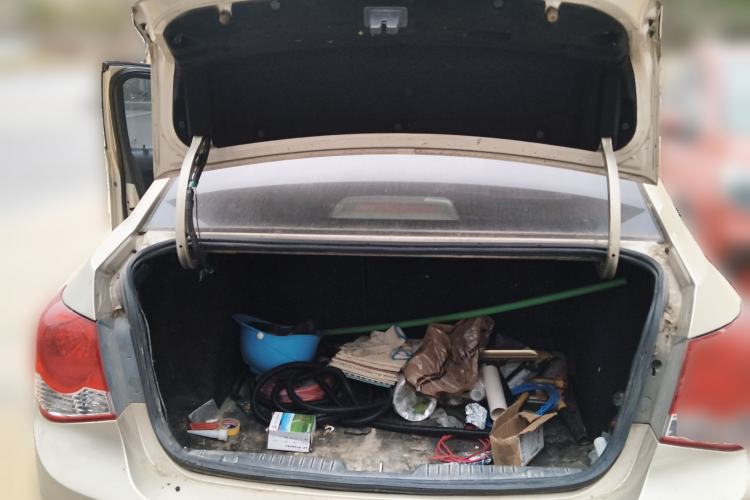 Used Chevrolet Cruze 2013 1.8L SE AT Trunk