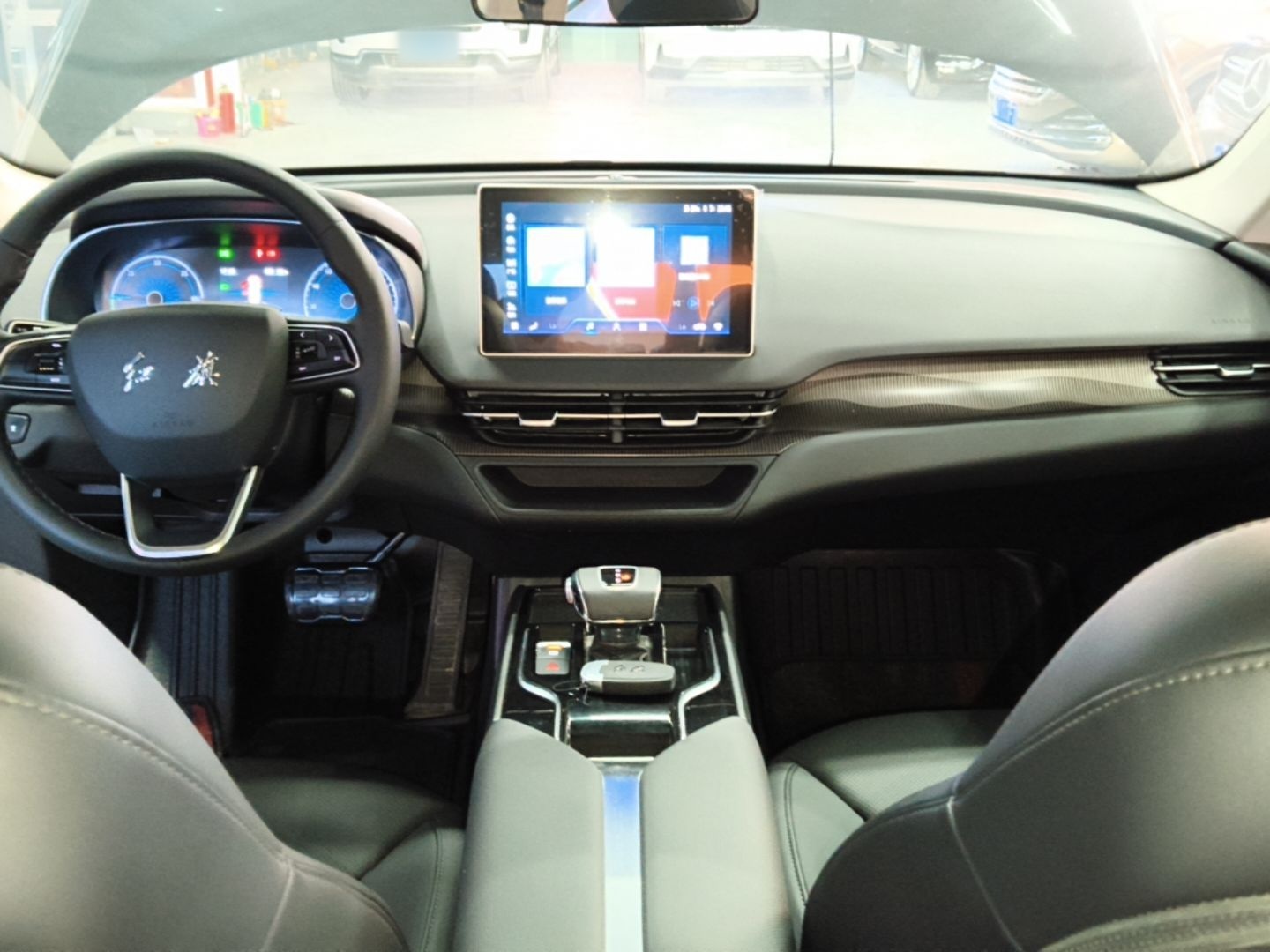 Hongqi E-QM5 2023 Revised Version Basic Travel Edition — снимка 12