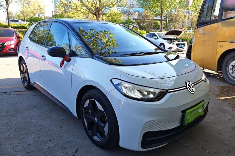 Used Volkswagen ID.3 2025 Revised Version Smart Edition Outstanding Grade Front Right 45 Deg