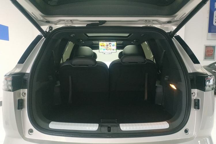 Used Dongfeng eπ eπ008 2025 210 Ultra Range-Extended Version 6 Seats Trunk