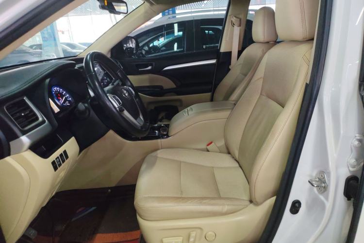 Used Toyota Highlander 2017 2.0T Two-Wheel Drive Luxury Edition 7 Seats Left Front Seat