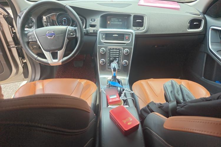 Used Volvo S60 2016 S60L T5 Intelligent Drive Edition Center Console