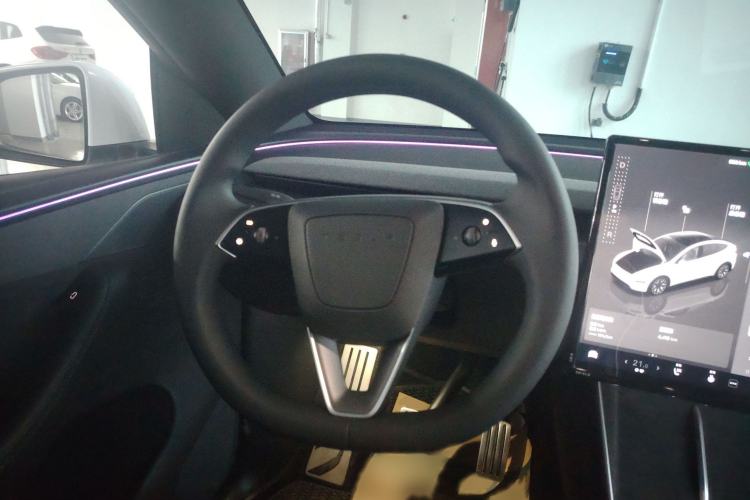 Used Tesla Model Y L 2025 Model Long-Range All-Wheel-Drive Version
