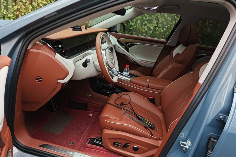 Used VOYAH FREE 2023 Four-Wheel Drive Extended-Range Model with Ultra-Long Range
