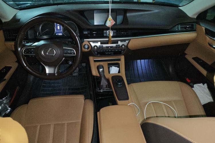 Used Lexus ES 2015 200 Elite Edition Center Console