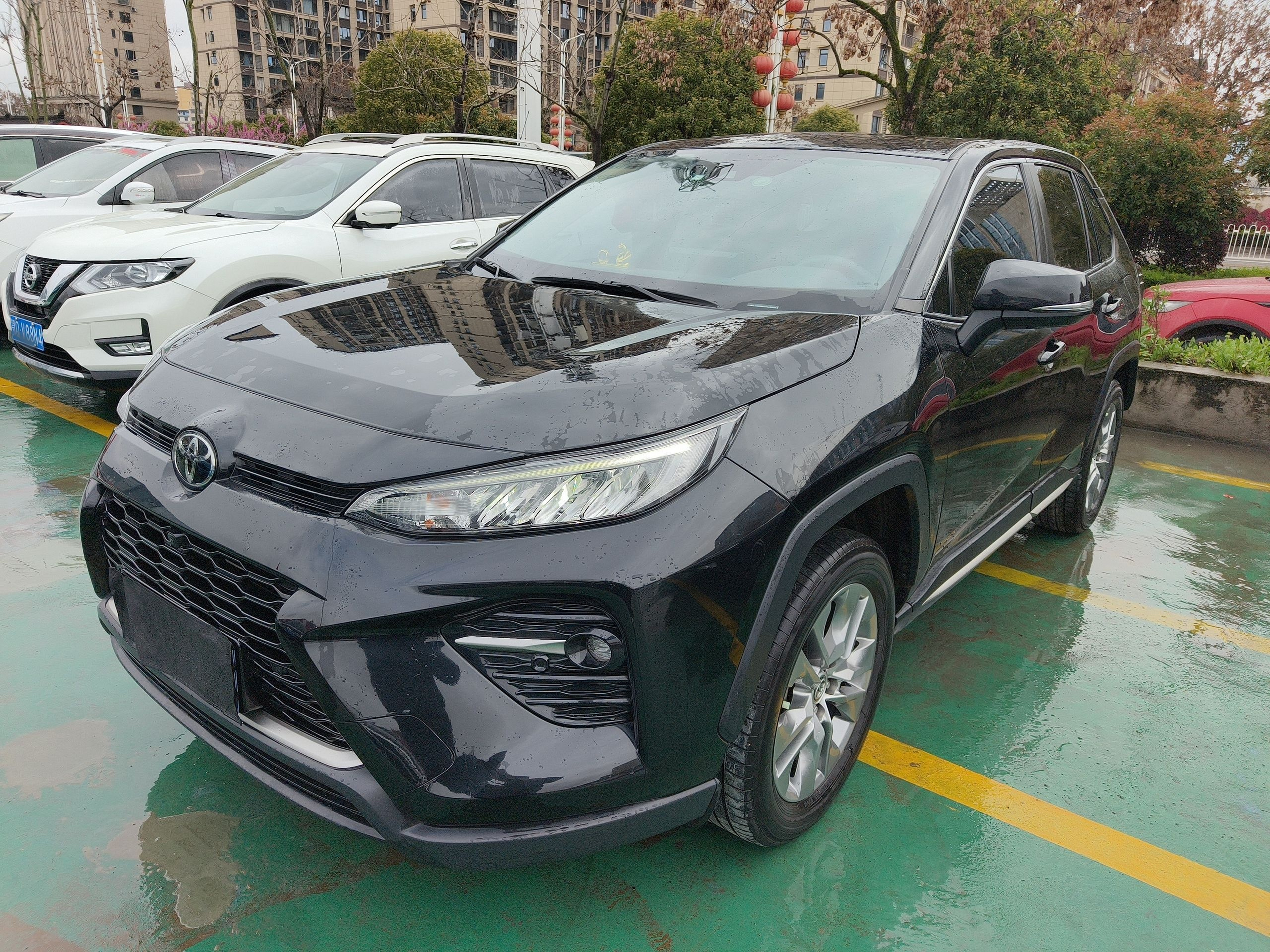 Под передней частью автомобиля