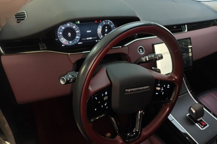 Used Land Rover Range Evoque 2024 Aurora L 249 PS Prestige Light-Chasing Edition Center Console