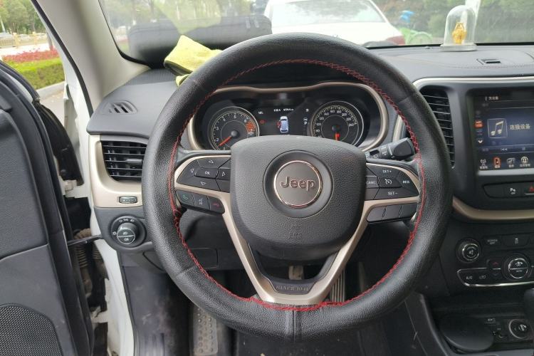 Used Jeep Cherokee 2016 2.0L Superior Edition